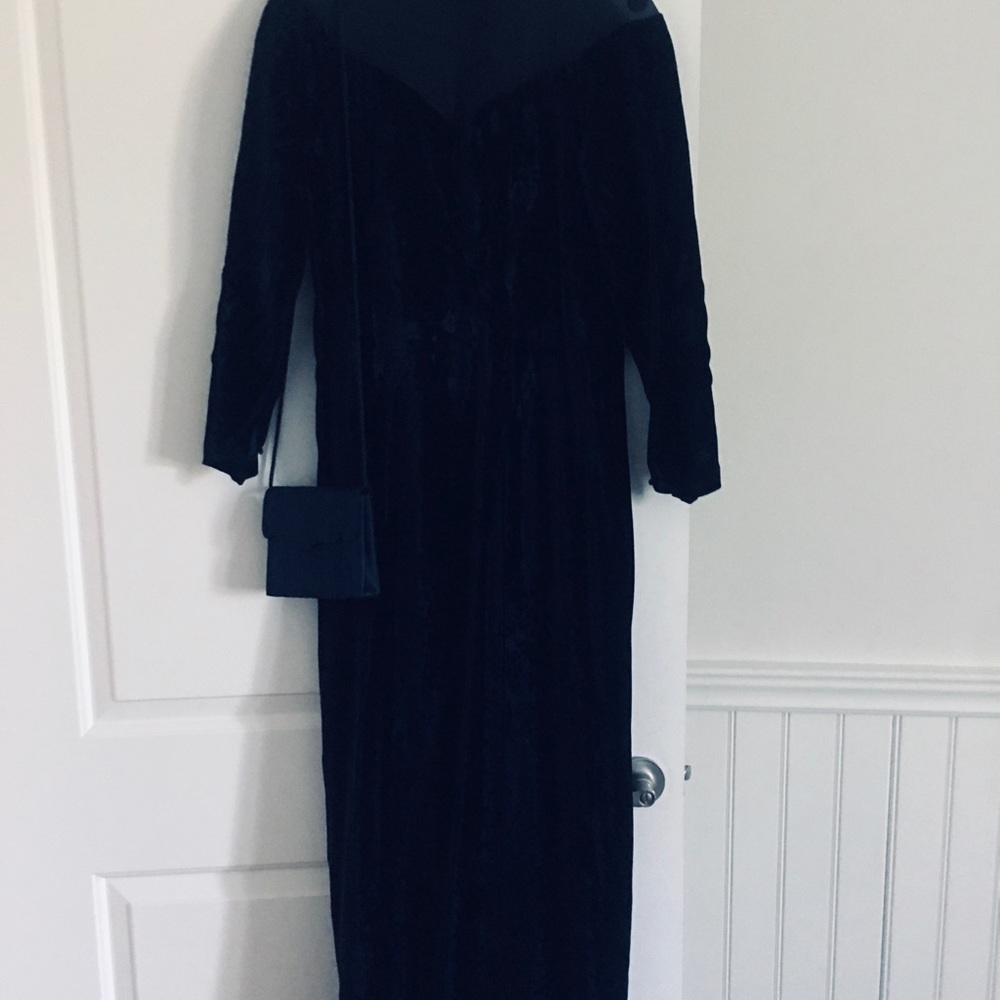 Dressmaker created midnight blue velvet gown - Picture 5 of 6